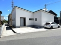 駅近の平屋、18帖のLDK、インナーテラス、7帖の小屋裏、太陽光